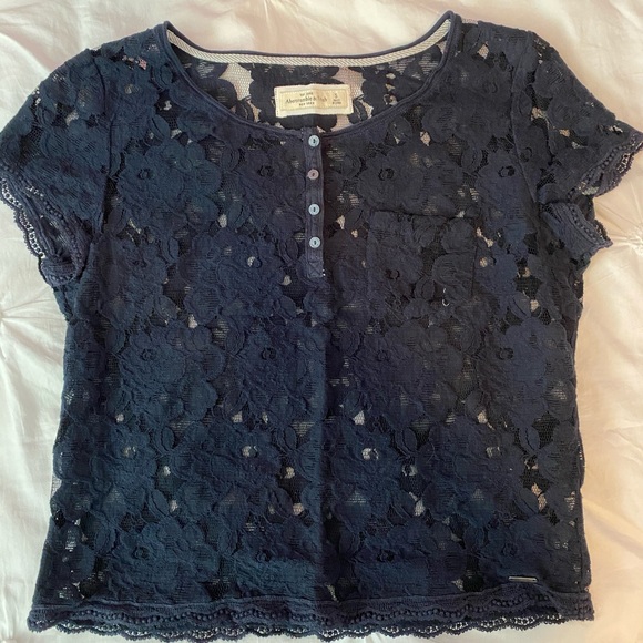 Abercrombie & Fitch - Picture 1 of 2